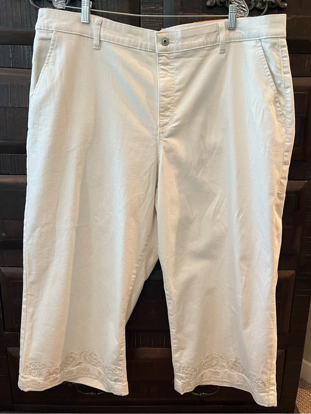 White Cropped Wide Leg Jeans with Subtle Embroidered Hem Classic NWT - Picture 5 of 12